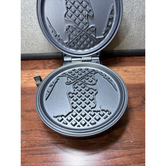 Star Wars Darth Vader Vs Obi Wan Kenobi Waffle Maker Disney Uncanny Brands - Picture 6 of 6